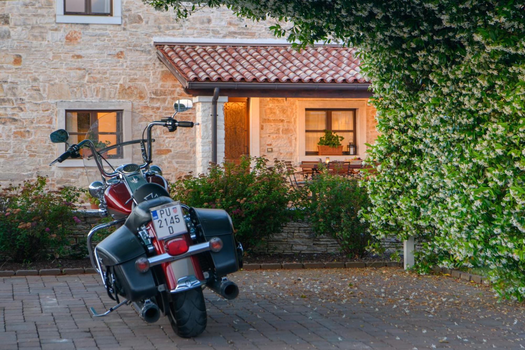 Villa Gina Valtura Exterior photo