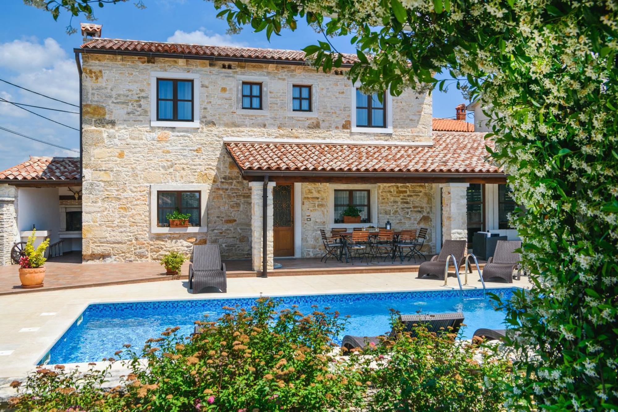 Villa Gina Valtura Exterior photo